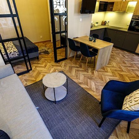E13 - Elegant Apartment บูดาเปสต์ ภายนอก รูปภาพ