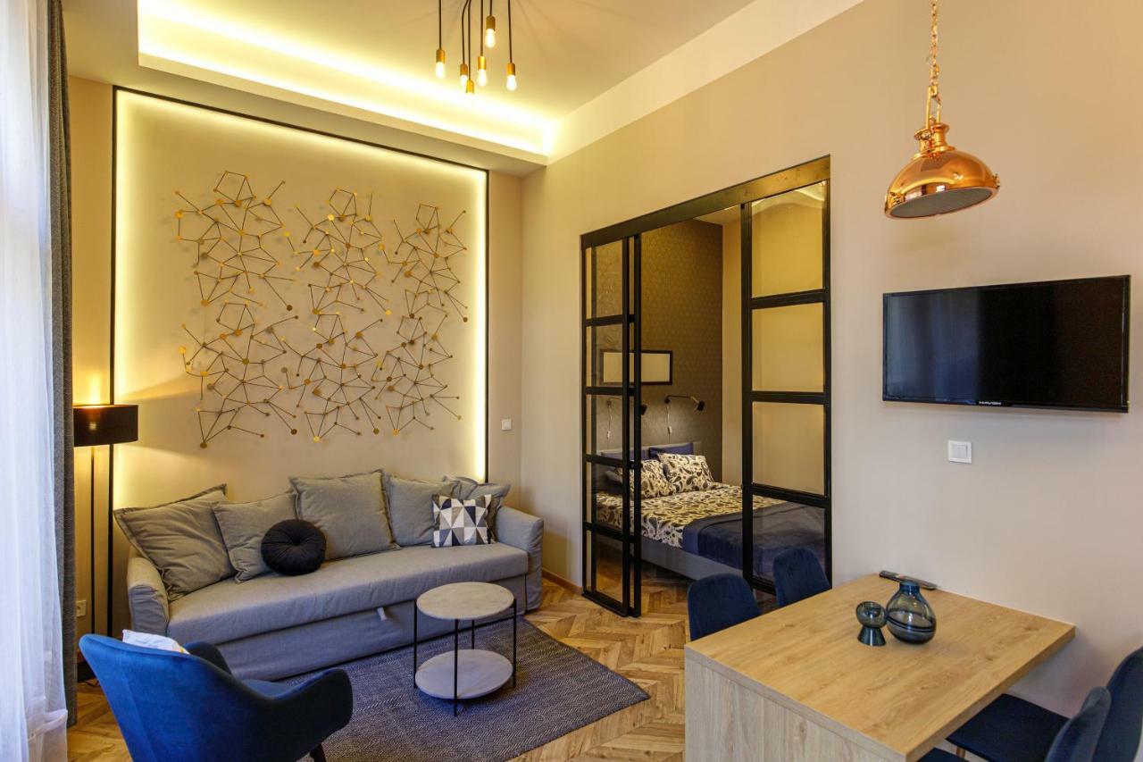 E13 - Elegant Apartment บูดาเปสต์ ภายนอก รูปภาพ