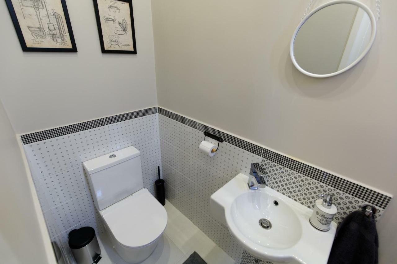 E13 - Elegant Apartment บูดาเปสต์ ภายนอก รูปภาพ