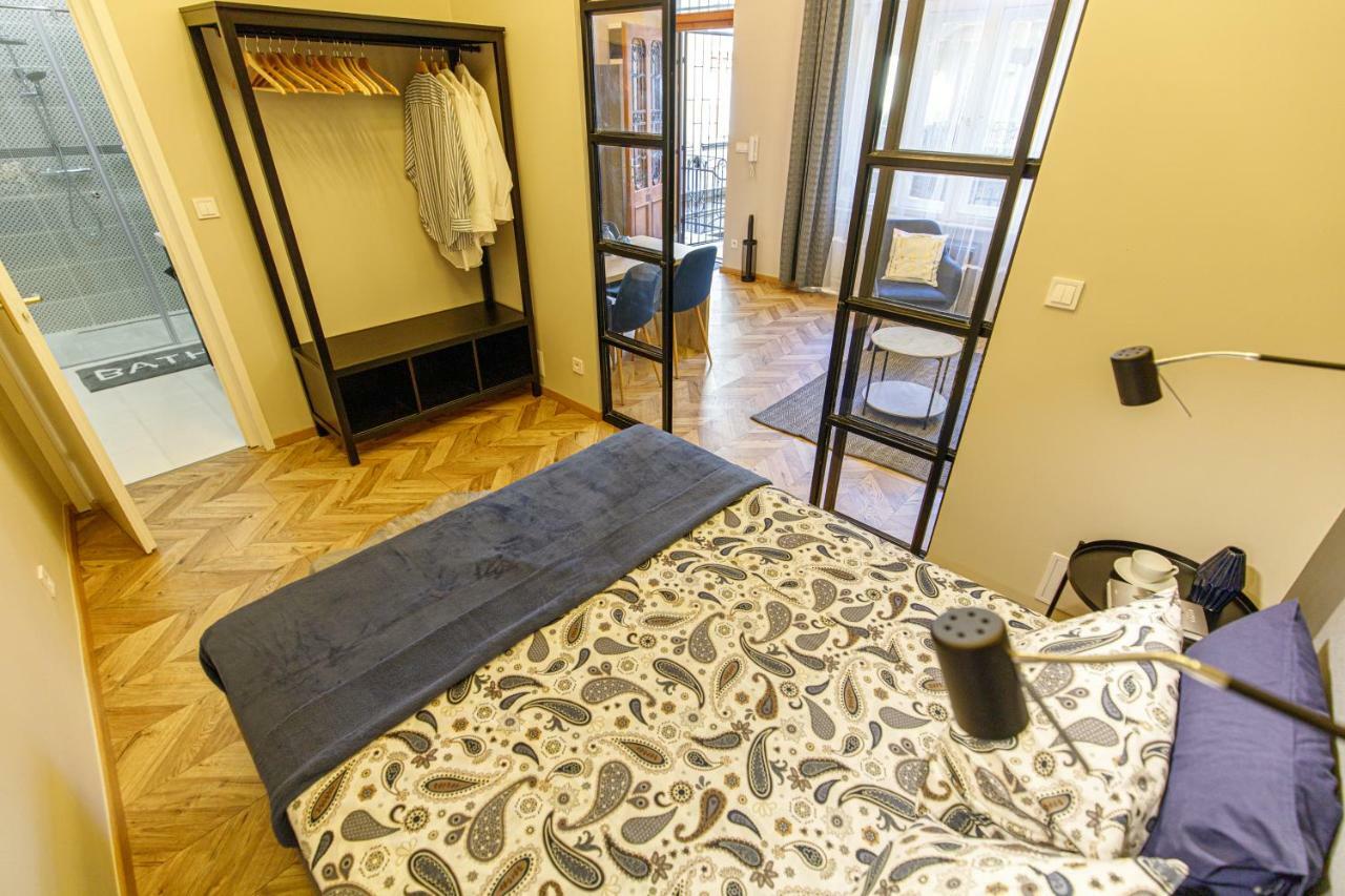 E13 - Elegant Apartment บูดาเปสต์ ภายนอก รูปภาพ