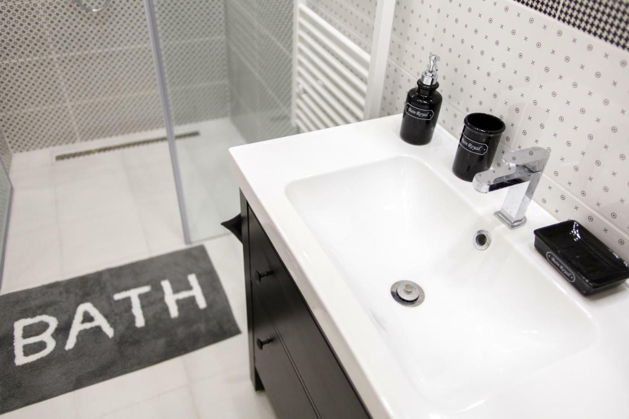 E13 - Elegant Apartment บูดาเปสต์ ภายนอก รูปภาพ