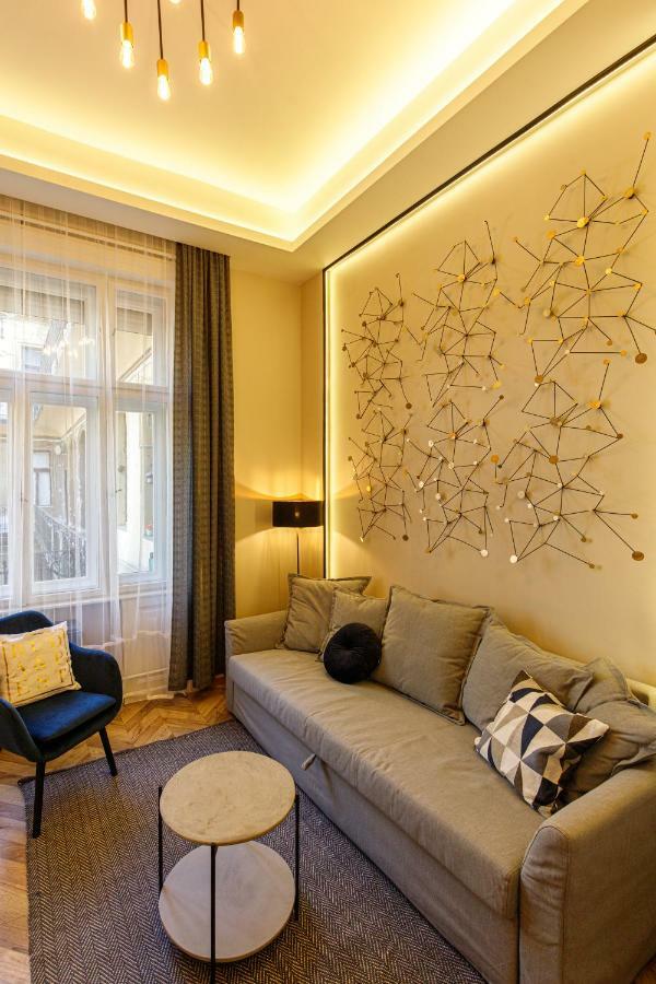 E13 - Elegant Apartment บูดาเปสต์ ภายนอก รูปภาพ